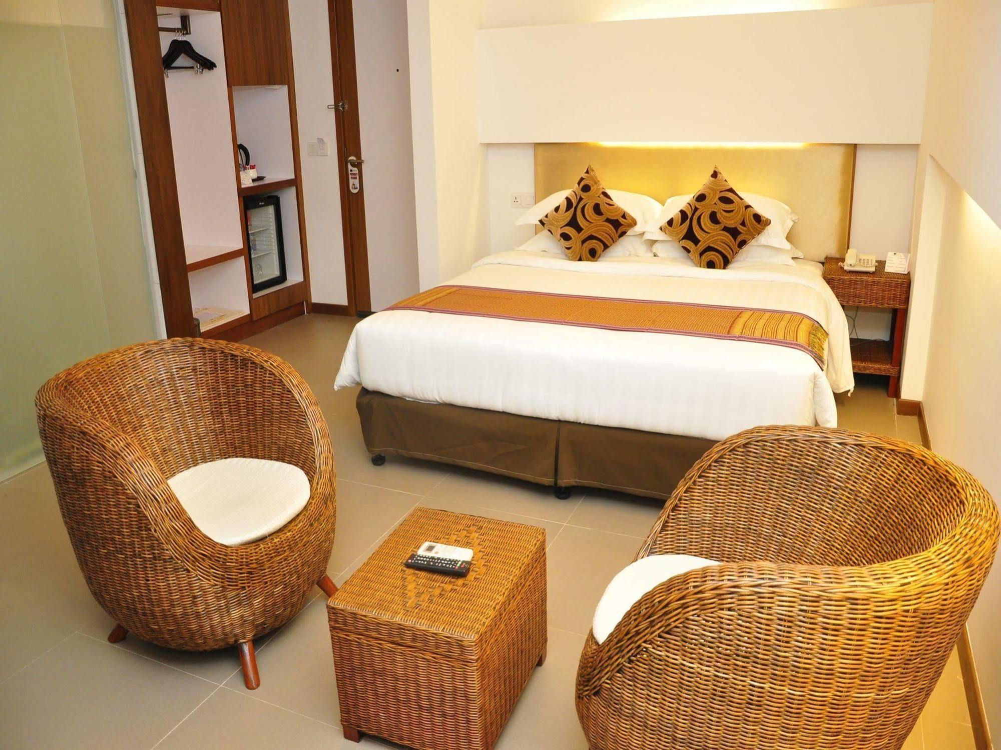 The Rgn City Lodge Yangon Extérieur photo